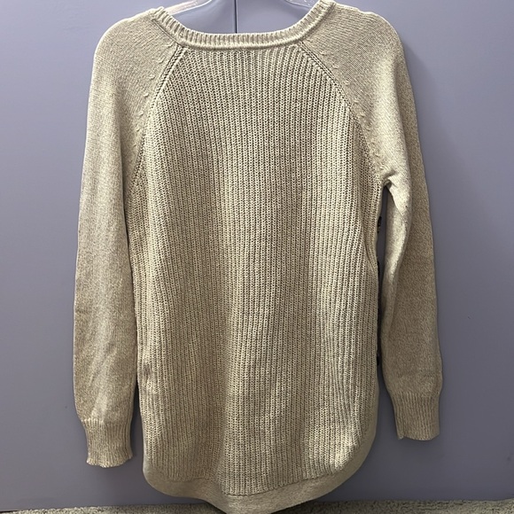 Beautiful beige sweater with 4 accent buttons going up each side. Size medium. - Picture 5 of 6